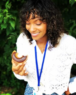 Lyndie Greenwood Instagram - “I just want someone who looks at me the way Lyndie looks at that donut.”

Quote and pics @missmelpayne 

#Shelved #bts #behindthesweets #donutbreak