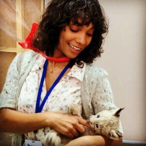 Lyndie Greenwood Instagram - Behind the scenes perks THAT ARE NOT SPOILERS (I promise)! 

Love this job so much 😽

#Shelved