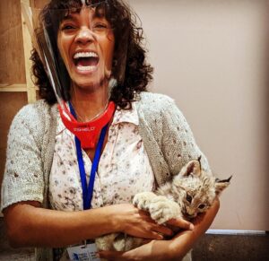 Lyndie Greenwood Instagram - Behind the scenes perks THAT ARE NOT SPOILERS (I promise)! 

Love this job so much 😽

#Shelved