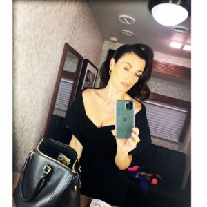 Lyne Renee Instagram - Spotted: Helena Bergmann preparing for the return of @gossipgirl @hbomax soon❣️ #gossipgirl #part2 #hbomax #helenabergmann #cartier @ericdaman_style ✨🙌🏻