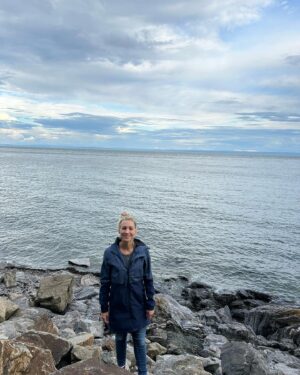 Lysanne Richard Instagram - Tellement un beau séjour au Fairmont Le Manoir Richelieu dans le cadre des Féeries de Charlevoix. L’ambiance était à la fête, les animations et le spectacle magnifiques, le tout conclu en beauté par des émotions fortes au Projet Vertical. Je recommande à tous! 💙 @lotoquebec_officiel @casinocharlevoix @fairmontmanoir