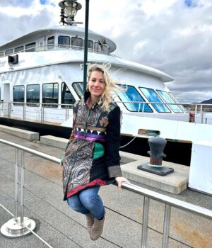 Lysanne Richard Instagram - Magnifique séjour à Espace 4 Saisons le temps d’un week-end, endroit à découvrir! J’ai même pu aller saluer le bateau Le Grand Cru, complice de mon saut de l’hélicoptère dans le lac Memphrémagog! 🍁🥂🍹🥣🛥️🚁