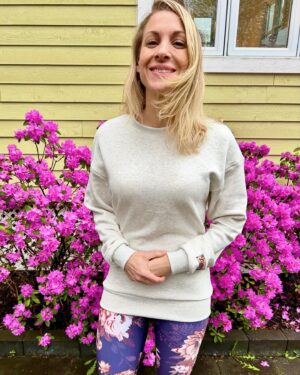 Lysanne Richard Instagram - Mes fleurs sont sorties! 🫶🏻💐
🙏🏻 💇🏼‍♀️ @hair_by_dolcecabana 👖👚 @oraki.ca