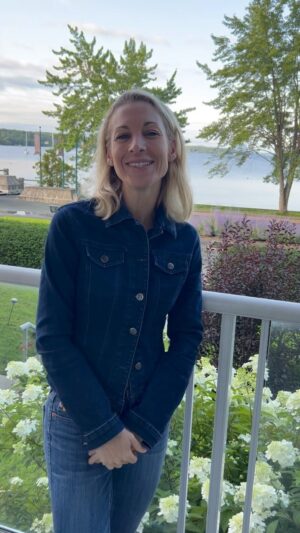 Lysanne Richard Instagram - Ce matin, je voulais vous parler. Vous êtes tellement nombreux à vous être déplacés et à me supporter à distance, j’en suis reconnaissante! Je vous invite à restez à l’affût de cette page pour la date de reprise. Cet embûche ne fera que nous donner plus de satisfaction la prochaine fois! Love. Lysanne ❤️🚁