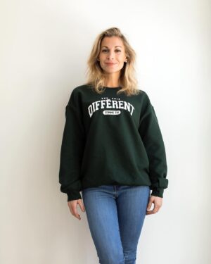 Lysanne Richard Instagram - C’est à nouveau la campagne Différent comme toi de la @fondationverolouis ! Procurez-vous un chandail disponible sur la boutique en ligne de la Fondation et dans tous les magasins Aubainerie du Québec. Bravo
@cloutierv , @zemorissette et @guylou_guay_ 🫶🏻💙. 📸: @julieperreaultphotographe 💄: @martinehairmakeup