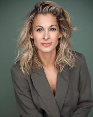 Lysanne Richard Instagram - Quelle expérience de jouer la mannequin devant la lentille de l’excellente @julieperreaultphotographe ♥️
💄 @martinehairmakeup ✂️ @hair_by_dolcecabana