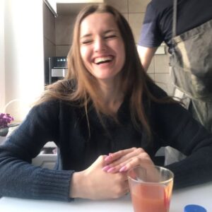 Lyubov Konstantinova Instagram - С днем рождения, моя крошка. Моё главное желание - чтобы у тебя была такая жизнь, чтобы у тебя всегда было лицо как на первом фото)))) А если тебе её кто-нибудь не дай Бог будет портить или попытается стереть эту драгоценную улыбку - я того съем❤️❤️❤️ Я танцую по квартире, что у тебя день рождения, и что мы скоро увидимся. Люблю, всегда буду шутить о тебе и над тобой, никогда ты от этого не отвертишься, это твой крест по жизни, но сегодня я ем Риттер Спорт со вкусом сентиментальности))) Ура, лучшей девочке на планете земля!!! 25 - Лада ягодка опять!❤️❤️❤️ @konstanzzia27