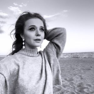 Lyubov Konstantinova Instagram - Я думаю, что эта песня так красива, что с ума сойти можно