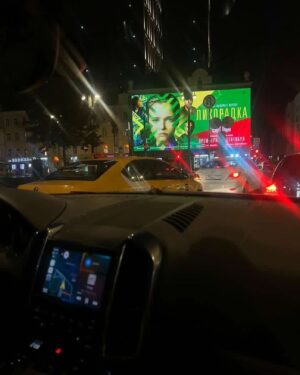 Lyubov Konstantinova Instagram - 🥲 Я просто оставлю здесь эти приветы от друзей как напоминание о том, что в этом мире возможно вообще всё, о чем и думать не думал) Нужно просто верить. И работать предельно честно и с любовью. А главное - что это роль, которую любишь каждой своей клеткой. И рядом играют те, кого любишь. И создавали кино те, кого расцеловал бы каждого.