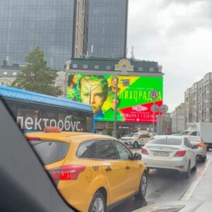 Lyubov Konstantinova Instagram - 🥲 Я просто оставлю здесь эти приветы от друзей как напоминание о том, что в этом мире возможно вообще всё, о чем и думать не думал) Нужно просто верить. И работать предельно честно и с любовью. А главное - что это роль, которую любишь каждой своей клеткой. И рядом играют те, кого любишь. И создавали кино те, кого расцеловал бы каждого.