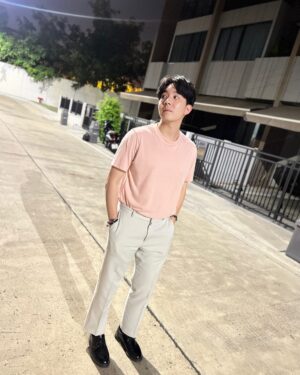 M Phurin Instagram - เสื้อยืดสีใหม่จาก GQ Easy ในเฉดสี Peach สุดน่ารัก ราคาเพียง 199.- เท่านั้น

โดดเด่นด้วยเทคโนโลยียับยั้งแบคทีเรีย ลดกลิ่นอับชื้น กลิ่นเหงื่อ ระบายอากาศดี พร้อมท้าแดด ใส่ได้ทั้งผู้ชายและผู้หญิง หรือจะใส่เป็นคู่ก็น่ารักสุดๆ

หาซื้อง่ายๆ อี่ซี่ @gqapparel_official 
📌 ที่ 7-Eleven ทั่วประเทศ
📌 หรือช่องทางออนไลน์
All Online: https://gqsize.link/Allonline_GQ
ShopAt24: https://gqsize.link/KALpoS

รายละเอียดเพิ่มเติม คลิก gqeasy.com

#GQEasy #แห้งเย็นไม่เหม็นเหงื่อ