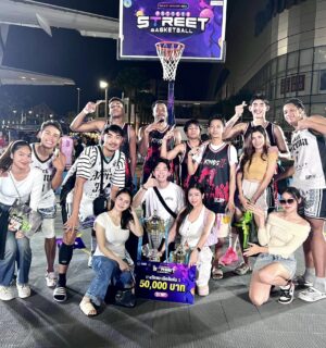 M Phurin Instagram - ยินดีกับเเชมป์ 4Kings  Champion 🥇🏆 เเละ 
รองชนะเลิศอันดับ 2 BLACK ARENA 🥉

ขอบคุณน้องทุกคนมากๆ ที่ใส่เต็ม เต็มที่ทุกเกม 💪🏻
ขอบคุณทีมเเม่บ้านที่ให้กำลังใจตั้งเเต่วันเเรก 🫶🏻
ทุกคนสุดยอดมาก 🎉 

ขอบคุณเฮียปิงผู้สนับสนุนหลัก 4Kings และ Black Arena 🫶🏻❤️ 

ขอบคุณ Pattaya Basketball Club ที่จัดรายการ
3x3 Terminal 21 Pattaya Street Basketball 2023 รายการดีๆครับ ผู้จัดทุกคนและกรรมการทุกท่านครับ 

ขอบคุณ Feelgoat.th ที่สนับสนุนน้องๆ Black Arena ทุกคน ❤️🫶🏻❤️

ขอบคุณ กางเกงสวยๆ จาก HoopLife ในรอบ Semi - Finals 🫶🏻

ขอบคุณ  PP Design SPORT Co.,LTD. ที่ออกแบบ
เสื้อสวยๆ ทีม 4kings และ Black Arena🔥 

#pattayastreetbasketball #4kings2 #BLACKARENA #Feelgoatth #hooplifeth #ppdesignsports #KINGSTEP #AllStarClub #4Kings #moveup4289 #earthofficial