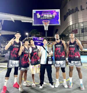 M Phurin Instagram - ยินดีกับเเชมป์ 4Kings  Champion 🥇🏆 เเละ 
รองชนะเลิศอันดับ 2 BLACK ARENA 🥉

ขอบคุณน้องทุกคนมากๆ ที่ใส่เต็ม เต็มที่ทุกเกม 💪🏻
ขอบคุณทีมเเม่บ้านที่ให้กำลังใจตั้งเเต่วันเเรก 🫶🏻
ทุกคนสุดยอดมาก 🎉 

ขอบคุณเฮียปิงผู้สนับสนุนหลัก 4Kings และ Black Arena 🫶🏻❤️ 

ขอบคุณ Pattaya Basketball Club ที่จัดรายการ
3x3 Terminal 21 Pattaya Street Basketball 2023 รายการดีๆครับ ผู้จัดทุกคนและกรรมการทุกท่านครับ 

ขอบคุณ Feelgoat.th ที่สนับสนุนน้องๆ Black Arena ทุกคน ❤️🫶🏻❤️

ขอบคุณ กางเกงสวยๆ จาก HoopLife ในรอบ Semi - Finals 🫶🏻

ขอบคุณ  PP Design SPORT Co.,LTD. ที่ออกแบบ
เสื้อสวยๆ ทีม 4kings และ Black Arena🔥 

#pattayastreetbasketball #4kings2 #BLACKARENA #Feelgoatth #hooplifeth #ppdesignsports #KINGSTEP #AllStarClub #4Kings #moveup4289 #earthofficial