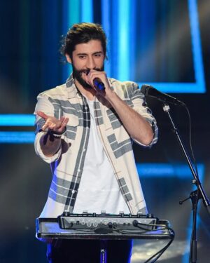 MB14 Instagram - Yo les amis, ça y est c'est le grand jour, je vous annonce que je serai de passage dans le premier épisode de @thevoice_tf1 saison ALLSTARS demain soir !

Un grand merci à @bberberes @pascalguix @jerome_maubert et bien sûr toute l'équipe de @thevoice_tf1 @itvstudiosfr et @tf1 de m'avoir invité c'était un kiff de participer à cette saison avec pleins de talents de fou, une équipe de fou et bien sûr notre @nikosaliagas préféré !!

J'espère que ça va vous plaire et hâte d'avoir vos retours demain de la mañana de domani toumoro ❤

📸 : @bureau233 @lguericolas

#thevoice #thevoiceallstars #mb14 #beatbox #beatboxing #loopstation #loops