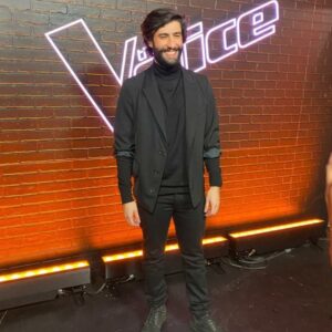 MB14 Instagram - MERCI À TOUS 🙏❤🥉

Ça y est l'aventure @thevoice_tf1 c'est fini, je suis bien rentré à la maison et je suis fatigué mais tellement heureux d'avoir vécu tout ça, c'est des moments inoubliables autant sur la scène qu'en dehors... 🙈

Déjà bravo à @annesila qui a remporté cette finale et qui a tout déchiré 🏆 et Bravo à tous les finalistes @terenceiam
@amalya_officiel
@louisdelort @manonmusicoff
Vous avez fait du saaaaaaaale 🔥🔥🔥

Merci et bravo à toute l'équipe de @itvstudiosfr la production, la coordination, aux technciens et aux musiciens, à tous les coachs, à la mise en scène, à tous les talents que j'ai rencontré ou recroisé pendant cette aventure et avec qui j'ai eu le plaisir de discuter, chanter, rire et stresser c'était un vrai kiff haha et enfin merci à mes proches et à vous tous de m'avoir soutenu et donné la force et la confiance pendant cette saison, c'est une chance et un honneur d'avoir été jusque là, j'ai pris des claques musicales, visuelles et humaines incroyables😱

Voilà maintenant faut que je bouge à Match faire mes courses là ça va bientôt fermer donc je vais m'arrêter là ... 🤣⌛

Je vous aime et je vous dire encore MERCI 🙏❤