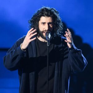 MB14 Instagram - J-3 avant la diffusion des crossbattles sur @thevoice_tf1 ... J'ai hâte que vous la voyiez parce que c'était vraiment un moment très spécial, ce sera une chanson de @orelsan , un des meilleurs rappeurs français comme vous le savez tous, et je pense que peu de gens me connaissent sous cet angle-là...
❤
📸 : @bureau233