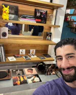 MB14 Instagram - Merci à @nathalielevyoff et toute l’équipe de #enaparté sur @canalplus et #mycanal pour l’accueil ! C’était vraiment un kiff et bravo pour ce beau travail super pointu, on se sent à la maison! Si voulez en apprendre un peu plus sur moi, n’hésitez pas à mater le replay on a beaucoup discuté ! 😘🙏🔥❤️
Merci à @dominiquesegall @loanngreulich_ et @canalplus pour la confiance et pour votre confiance et à la meilleure des stylistes @charlybowie @bowie.charly 😜 !
#tenorlefilm #tenor #cinema #beatbox #actor #opera #rap #thevoice #movie #promo #acting #interview