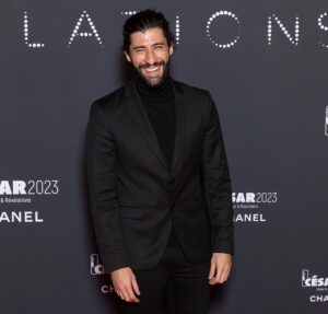 MB14 Instagram - Merci beaucoup à @academiedescesar @chanelofficial à ma marraine @michelelaroqueofficiel mon frérot @claude_zidi_junior à mon agent Méline @agence_oz et à tous les gens super que j’ai revu ou rencontré pendant cette belle soirée au @letrianonparis j’ai eu du mal à m’endormir 🙄🙈✨❤️
📸 : @academiedescesar @hugo.gester @ens_louislumiere 
#cesars #revelations #tenor #cinema #movies #actor #acting #opera #rap #beatbox #chanel