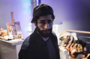 MB14 Instagram - Faire le gars pour les réseaux sociaux en véhiculant une image de confiance et d'assurance alors que tu portes des chaussettes différentes, que t'as bientôt 26 ans mais encore 12 dans ta tête et que ta chambre est en bordel leçon n°1 😎
📷:@faustnala