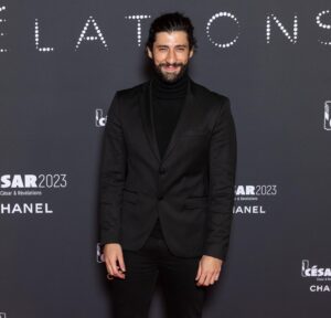 MB14 Instagram - Merci beaucoup à @academiedescesar @chanelofficial à ma marraine @michelelaroqueofficiel mon frérot @claude_zidi_junior à mon agent Méline @agence_oz et à tous les gens super que j’ai revu ou rencontré pendant cette belle soirée au @letrianonparis j’ai eu du mal à m’endormir 🙄🙈✨❤️
📸 : @academiedescesar @hugo.gester @ens_louislumiere 
#cesars #revelations #tenor #cinema #movies #actor #acting #opera #rap #beatbox #chanel