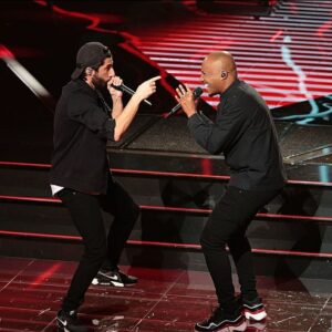 MB14 Instagram - Quelle belle rencontre avec le fréro @sopranopsy4 , c'est fou de se retrouver sur une scène avec une légende du rap que t'écoutais déjà en primaire et au collège, plus de 20 ans de carrière, un talent de fou et pourtant tellement humble et gentil... Merci pour ta confiance 🙏❤
#thevoiceallstars #soprano #cestfoulavie #rap