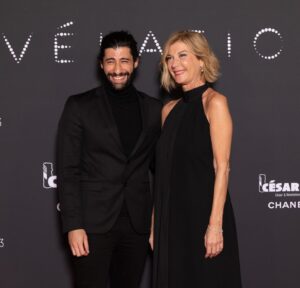 MB14 Instagram - Merci beaucoup à @academiedescesar @chanelofficial à ma marraine @michelelaroqueofficiel mon frérot @claude_zidi_junior à mon agent Méline @agence_oz et à tous les gens super que j’ai revu ou rencontré pendant cette belle soirée au @letrianonparis j’ai eu du mal à m’endormir 🙄🙈✨❤️
📸 : @academiedescesar @hugo.gester @ens_louislumiere 
#cesars #revelations #tenor #cinema #movies #actor #acting #opera #rap #beatbox #chanel