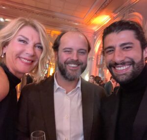 MB14 Instagram - Merci beaucoup à @academiedescesar @chanelofficial à ma marraine @michelelaroqueofficiel mon frérot @claude_zidi_junior à mon agent Méline @agence_oz et à tous les gens super que j’ai revu ou rencontré pendant cette belle soirée au @letrianonparis j’ai eu du mal à m’endormir 🙄🙈✨❤️
📸 : @academiedescesar @hugo.gester @ens_louislumiere 
#cesars #revelations #tenor #cinema #movies #actor #acting #opera #rap #beatbox #chanel