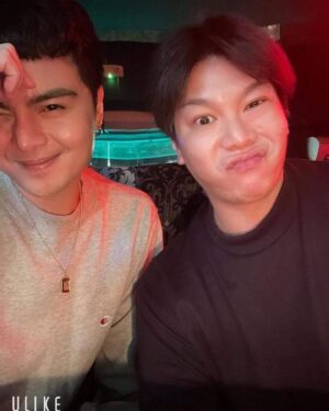 MC Calaquian Instagram - Dumilat ka kasi para makita mo ko huy andito lang ako 🤣😜🤪