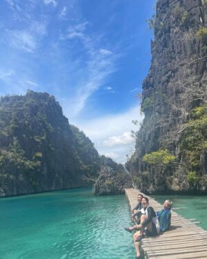 MC Calaquian Instagram - Hanggang sa dulo, tayo tayo pa rin kaya kapit lang mga kapatid, ako na lang magaadjust sa inyo 🤣😂🤪Lab u both ❤️❤️❤️