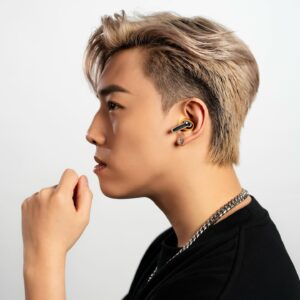 MC Cheung Instagram - Nothing Ear (a) 係同系列嘅第三代產品，配備全新設計嘅11mm動圈單元，LDAC高解析無線音訊認證（High-Res Audio Wireless），以及強化降噪效果高達45分貝嘅智慧主動降噪（ANC），無論係高音低音抑或喺保留音樂嘅每一細節上都有更出色嘅表現。

今次真係可以一齊變更好的我，for you yeah 🎵🎵 ~~

@nothing
@lanecrawford
@synergy_technologies
#NothingEar(a) #NothingEar
#TrueWireless #真無線 #降噪耳機