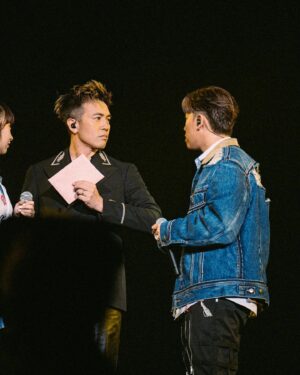 MC Cheung Instagram - 拉闊2023 DJ/MC！ Jackal 好高、大佬Tim好惡、LT好可愛，MC玩得好開心✌️
多謝各單位一齊成就咗呢一晚，希望大家都感覺到我哋想帶俾你哋嘅戀愛感覺😏

Thx @cr881903 @terrychui22 @kiri_thy @lolly.talk and all~

Hair: @myos_cliffchan 
Makeup: @tammyau_makeup 
Styling: @ansonlaucf1107
Wardrobes: 
@lanecrawford @ithk @both @louboutinworld @maisonmargiela @simonerocha_ @kowlooncityboy @kinks.lab