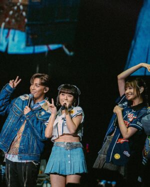 MC Cheung Instagram - 拉闊2023 DJ/MC！ Jackal 好高、大佬Tim好惡、LT好可愛，MC玩得好開心✌️
多謝各單位一齊成就咗呢一晚，希望大家都感覺到我哋想帶俾你哋嘅戀愛感覺😏

Thx @cr881903 @terrychui22 @kiri_thy @lolly.talk and all~

Hair: @myos_cliffchan 
Makeup: @tammyau_makeup 
Styling: @ansonlaucf1107
Wardrobes: 
@lanecrawford @ithk @both @louboutinworld @maisonmargiela @simonerocha_ @kowlooncityboy @kinks.lab