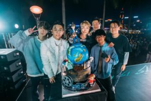 MC Cheung Instagram - 幾時都話，最緊要係我想唱嘅時候會有人想聽！ 多謝尋日場內場外，同online 睇嘅每一位，辛苦各單位成就左呢個upgrade 版嘅尖沙咀海旁busking 🙌 
@warnermusichk @_goochan_ @tsz_pok_guitar @jonathan_lai_bass  @sumj.chan @szel_cc @mcheung1201_officialfc