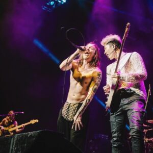 MIYAVI Instagram - We talk in music.

Can’t describe how happy, tranquil, peaceful but also passionate in the groove we all were. 

Love you guys. Safe trip n please keep spreading love as you always do. 

🙏🏻😌

尊敬するミュージシャンであり友人でもあるマイクの率いるバンド @incubusofficial 東京公演にゲスト出演させていただきました

音楽だけじゃなく、人間としての人柄も大好きな彼ら。最高の時間をありがとう。

俺、あんま友達いないけど、彼らは友達って呼んでもいいのかな。笑

また会おう