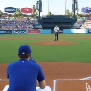 MIYAVI Instagram - My first ever pitch in my entire life

@dodgers , you can draft me anytime you need another Japanese samurai. 👍🏻 I’m ready. 

人生はじめての投球

いつでもドラフト指名待っています

🫡

#マジで思ったより難しい
#昨日１時間ぶっ続けで練習した
#右肩まわりだけ筋肉痛