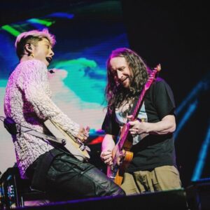 MIYAVI Instagram - We talk in music.

Can’t describe how happy, tranquil, peaceful but also passionate in the groove we all were. 

Love you guys. Safe trip n please keep spreading love as you always do. 

🙏🏻😌

尊敬するミュージシャンであり友人でもあるマイクの率いるバンド @incubusofficial 東京公演にゲスト出演させていただきました

音楽だけじゃなく、人間としての人柄も大好きな彼ら。最高の時間をありがとう。

俺、あんま友達いないけど、彼らは友達って呼んでもいいのかな。笑

また会おう