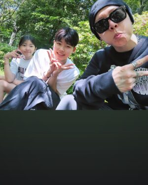 MIYAVI Instagram - I still dunno what Golden Week is but I love it. 

今だにゴールデンウィークの存在意義がわかっていないんだけど、恩恵をこうむっております。

🍀

#森林浴日和
#ニキビでけた
#ダンゴムシ見つけたよ