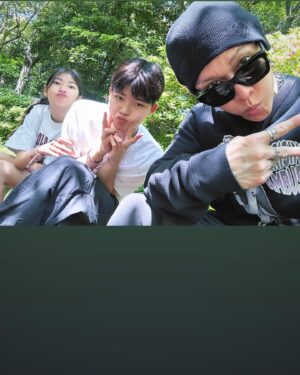 MIYAVI Instagram - I still dunno what Golden Week is but I love it. 

今だにゴールデンウィークの存在意義がわかっていないんだけど、恩恵をこうむっております。

🍀

#森林浴日和
#ニキビでけた
#ダンゴムシ見つけたよ