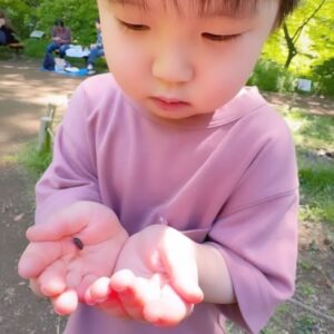 MIYAVI Instagram - I still dunno what Golden Week is but I love it. 

今だにゴールデンウィークの存在意義がわかっていないんだけど、恩恵をこうむっております。

🍀

#森林浴日和
#ニキビでけた
#ダンゴムシ見つけたよ