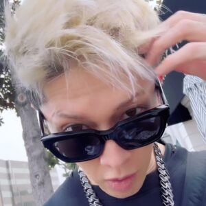 MIYAVI Instagram - #LA drop in 🌴

1- Revived
2- My butt hurts but it’s worth it
3- Can’t stop loving these guys 
4- Made a new band 
5- Mission accomplished yay moment 
6- Filling up sexiness in the low end 
7- When I shred the guitar, nobody can take their eyes off me… lol
8- Vibe check 
9- Bumped into the living legend 
10- Guess what I’m preaching about