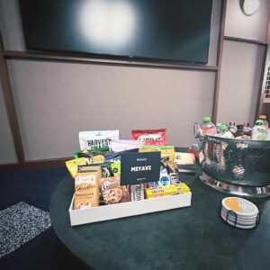 MIYAVI Instagram - Call me Neo

Visited Amazon Music Lab (to steal some snacks) 
Thx for having us bro @whatsgoodfrankie 

アマゾンミュージックさんにお邪魔しました
いくつになっても取り放題のスナックを見ると
ワクワクします

🙏🏻