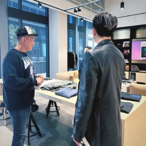MIYAVI Instagram - Call me Neo

Visited Amazon Music Lab (to steal some snacks) 
Thx for having us bro @whatsgoodfrankie 

アマゾンミュージックさんにお邪魔しました
いくつになっても取り放題のスナックを見ると
ワクワクします

🙏🏻