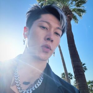 MIYAVI Instagram - Coachella wk01 🌴

1- Came here for work (and tequila)
2- Can’t stop loving this magic man 
3- I felt like a teacher
4- Tokyo calling! 
5- Dreamy (My legs were completely dead)
6- Bad boys from Hongdae
7- Who’s the artist and who’s the agent 
8- Good example of a manager on his business trip 

Great seeing many great performances and friends.亚洲继续摇滚，团结一致，互相支持🌎

コーチェラ１週目
たくさん素晴らしいパフォーマンス見れた＆友達にも会えました。
今年は日本のアーティストもたくさん出ていて
みんな頑張っているのを見れてこちらもパワーもらいました。
みなさんお疲れ様でしたー