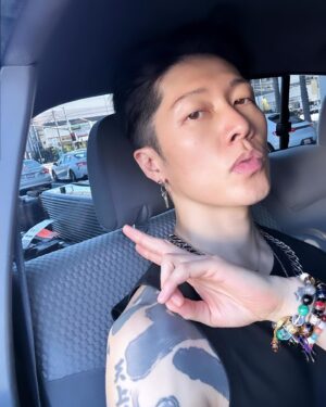 MIYAVI Instagram - Back in Cali 🌴

カリフォルニアに着いたよ〜
こっちは暑い〜
だけど、夜は寒い〜

#どっちかにして
#安定の砂漠気候
#そして渋滞はまるよね