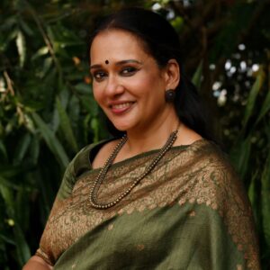 Maala Parvathi Instagram - @mbifl Thank you Mathrubhoomi. Thank you @alohacamera_  for the clicks. Saree from @the_mrinalini_official