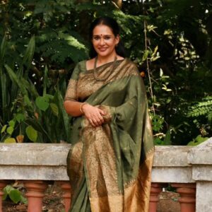 Maala Parvathi Instagram - @mbifl Thank you Mathrubhoomi. Thank you @alohacamera_  for the clicks. Saree from @the_mrinalini_official