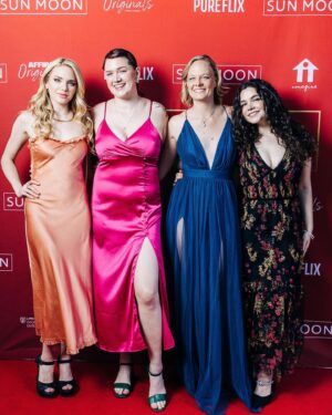 Mackenzie Mauzy Instagram - the première! ❤️☀️🌙 
*
*
*
💄@breckenbreckenbrecken