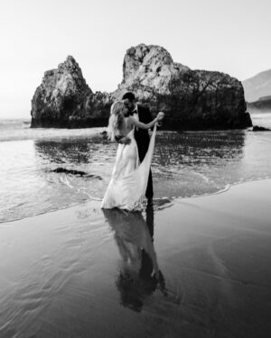 Mackenzie Mauzy Instagram - Round 2! The day before everyone arrived and moments that still take our breath away.  @floragibsonphotography too. 💛