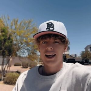 Mackenzie Sol Instagram - Check out this vid of what goes on in my head, this is what #anxiety looks like through my lens 👀 
Just call me Steven Spielberg 🎥 yall like my new song ? 😄
#mentalhealthmatters #mentalhealthawareness