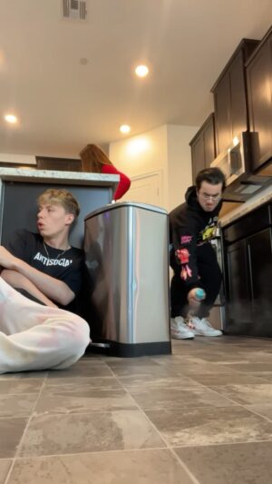 Mackenzie Sol Instagram - the ones with siblings can relate to this 😭 #reels #explore #explorepage #fail #crazy #mom #brother #bruh